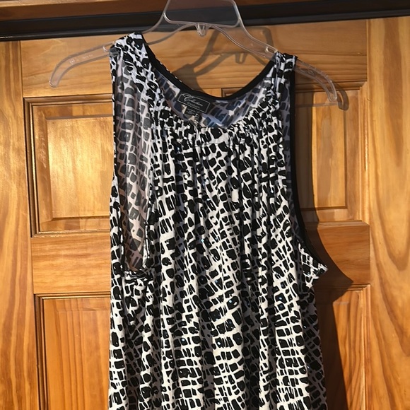 Dressbarn Black and White Sleeveless Scoop Neck Midi Sundress - Picture 3 of 4